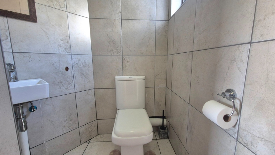 3 Bedroom Property for Sale in Roodia Free State